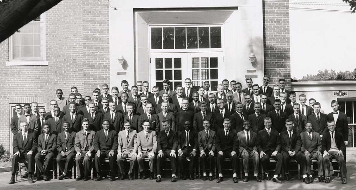 Miramar-College-Seminarians-1962small.jpg